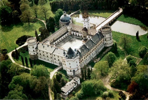 Karsiczyn zamek castle in Karsiczyn