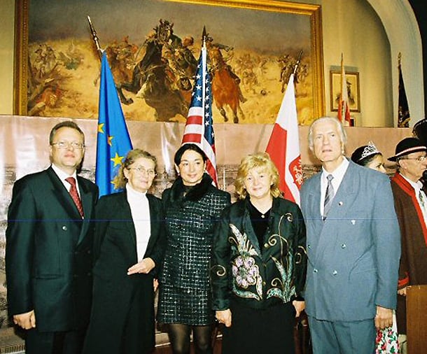 W Muzeum Polskim w Ameryce. Od Lewej: Konsul Paweł Pietrasieński, Antonina Sułkowska, Małgorzata Kitlińska-Kowalczyk,  Krystyna Teller oraz Tadeusz Kowlczyk, prezes Stowarzyszenia Spadkobierców Polskich Kombatantów II Wojny Światowej.