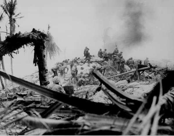 Marines Storm Tarawa http://history.sandiego.edu/