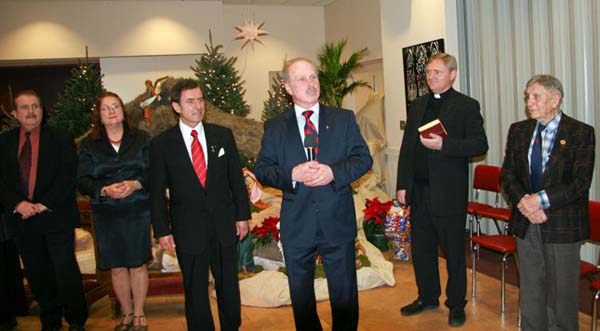 Od prawej: były prezes ZLP dr Władysław Cebulski, o. Stanisław Czarnecki, prezes Franciszek Spula, prezes dr Bronisław Orawiec, mgr Wanda Roycewicz, p. Marek Nardelli.